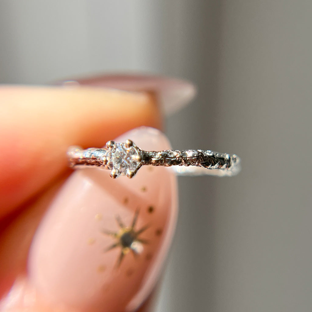 Platinum Lila Diamond Solitaire