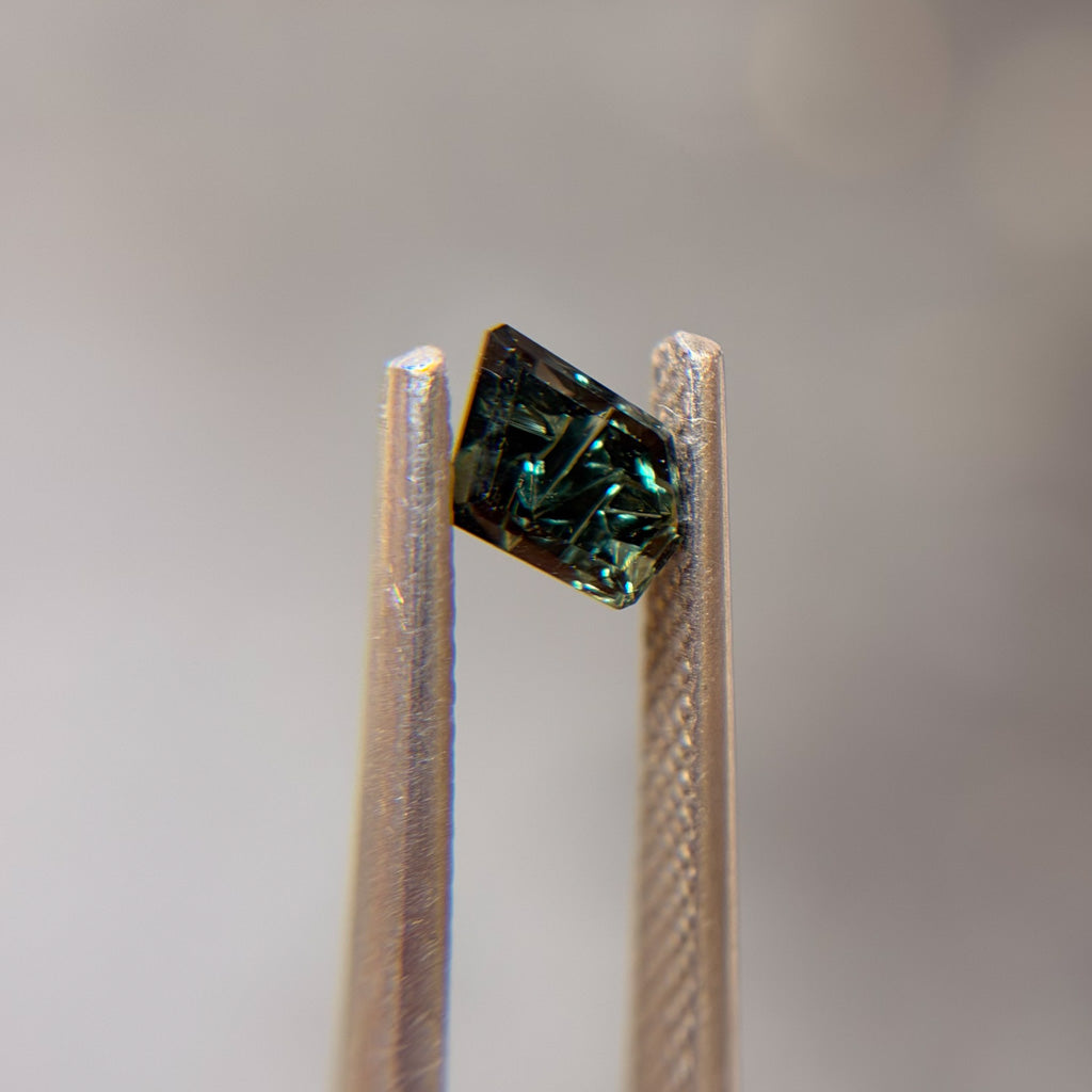 Crystal Teal Blue Australian Sapphire Dreamscape™ Cut by John Dyer
