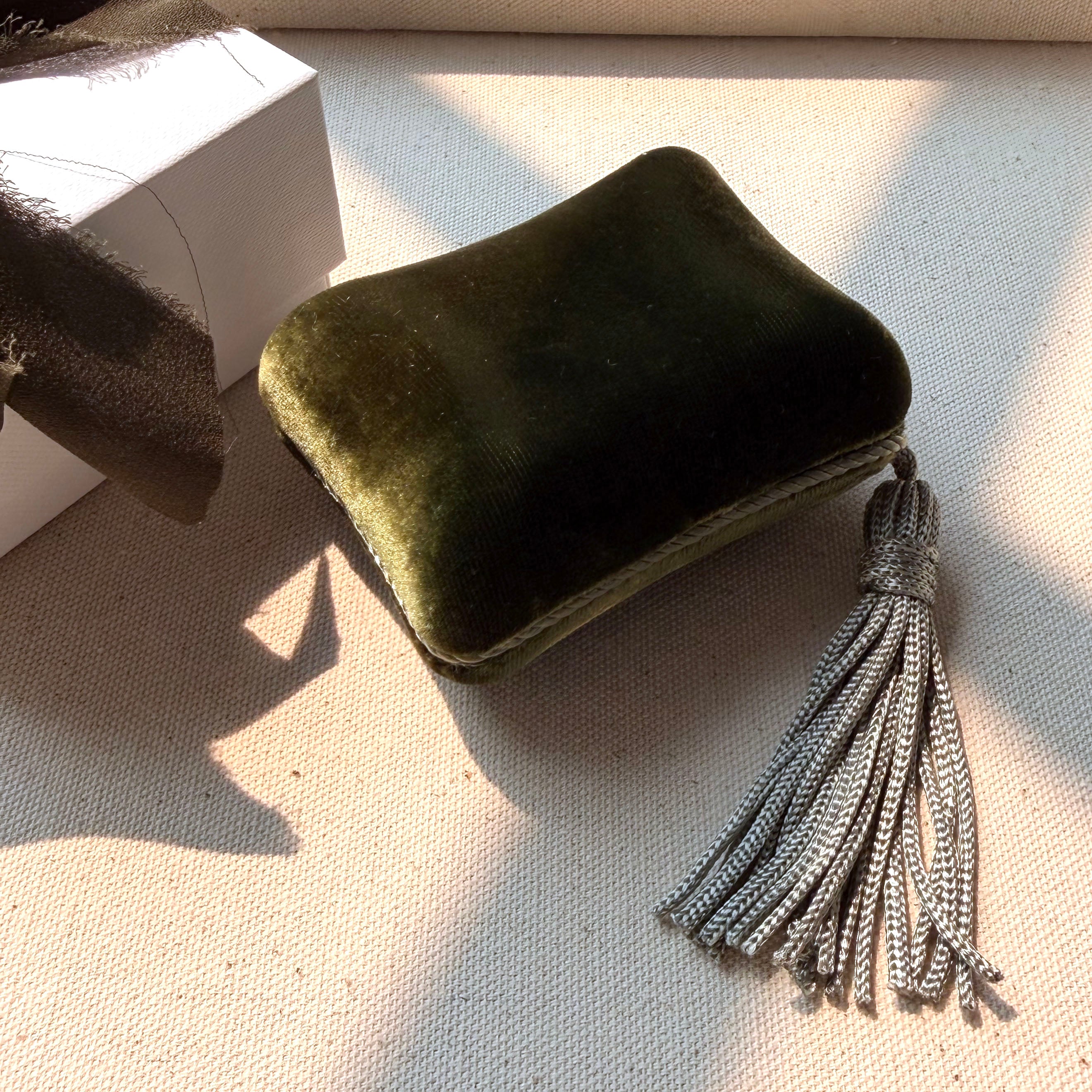 Velvet Ring Pochette