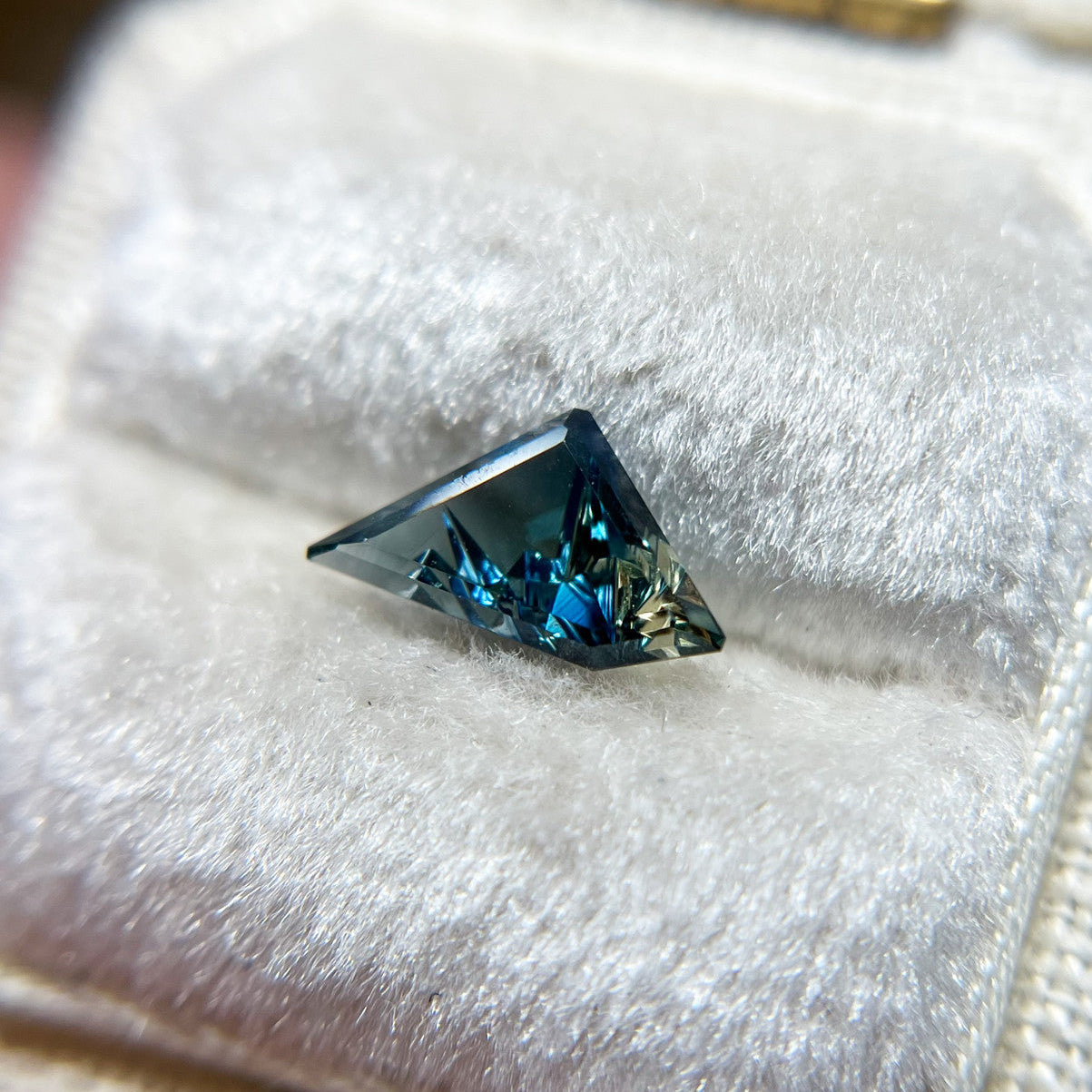 Parti Color Blue Green Australian Sapphire Dreamscape™ Cut by  John Dyer