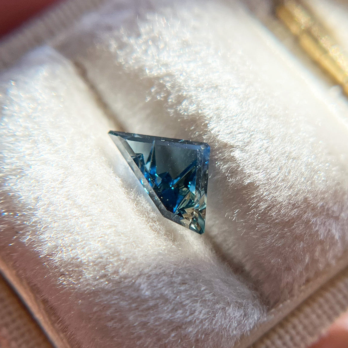 Parti Color Blue Green Australian Sapphire Dreamscape™ Cut by  John Dyer
