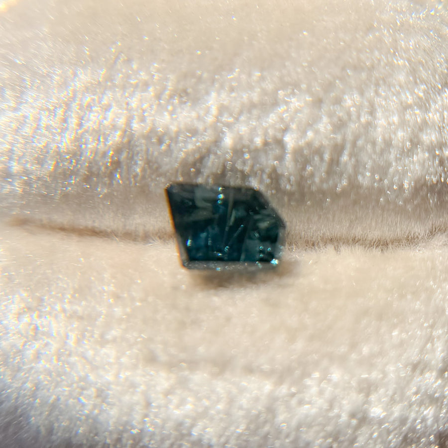 Crystal Teal Blue Australian Sapphire Dreamscape™ Cut by John Dyer