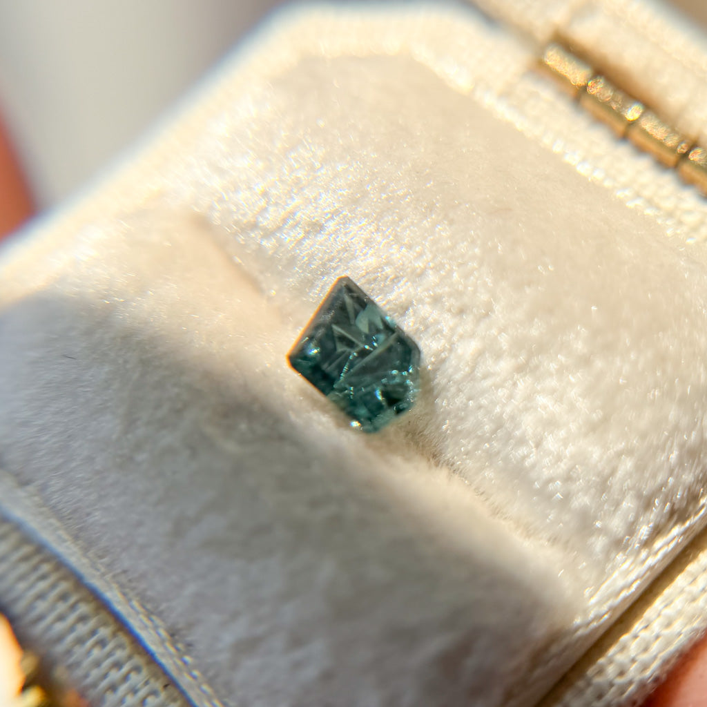 Crystal Teal Blue Australian Sapphire Dreamscape™ Cut by John Dyer