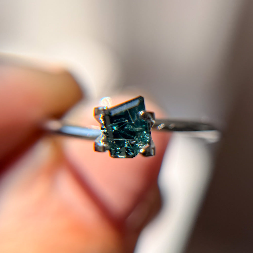 Crystal Teal Blue Australian Sapphire Dreamscape™ Cut by John Dyer