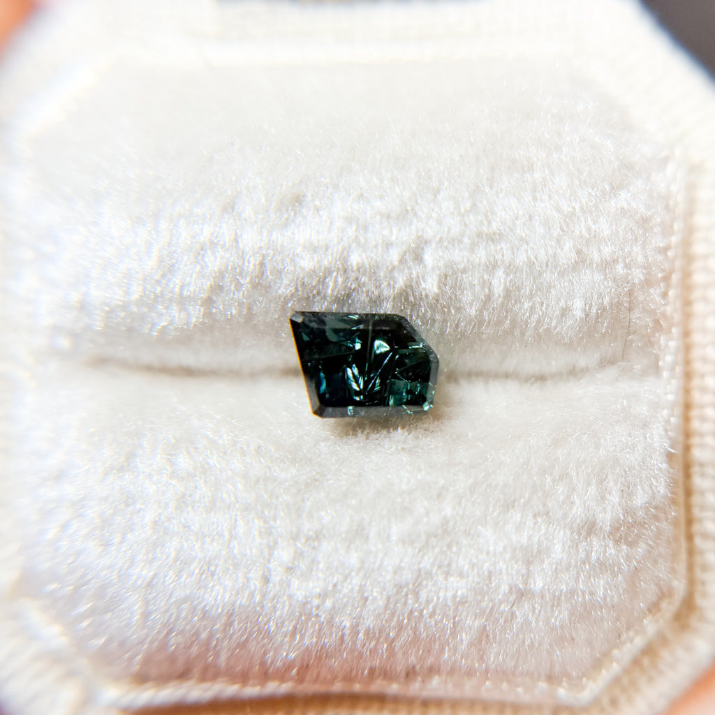 Crystal Teal Blue Australian Sapphire Dreamscape™ Cut by John Dyer