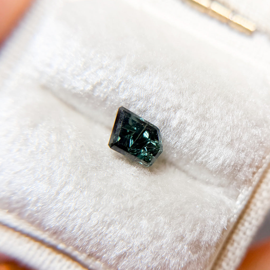 Crystal Teal Blue Australian Sapphire Dreamscape™ Cut by John Dyer