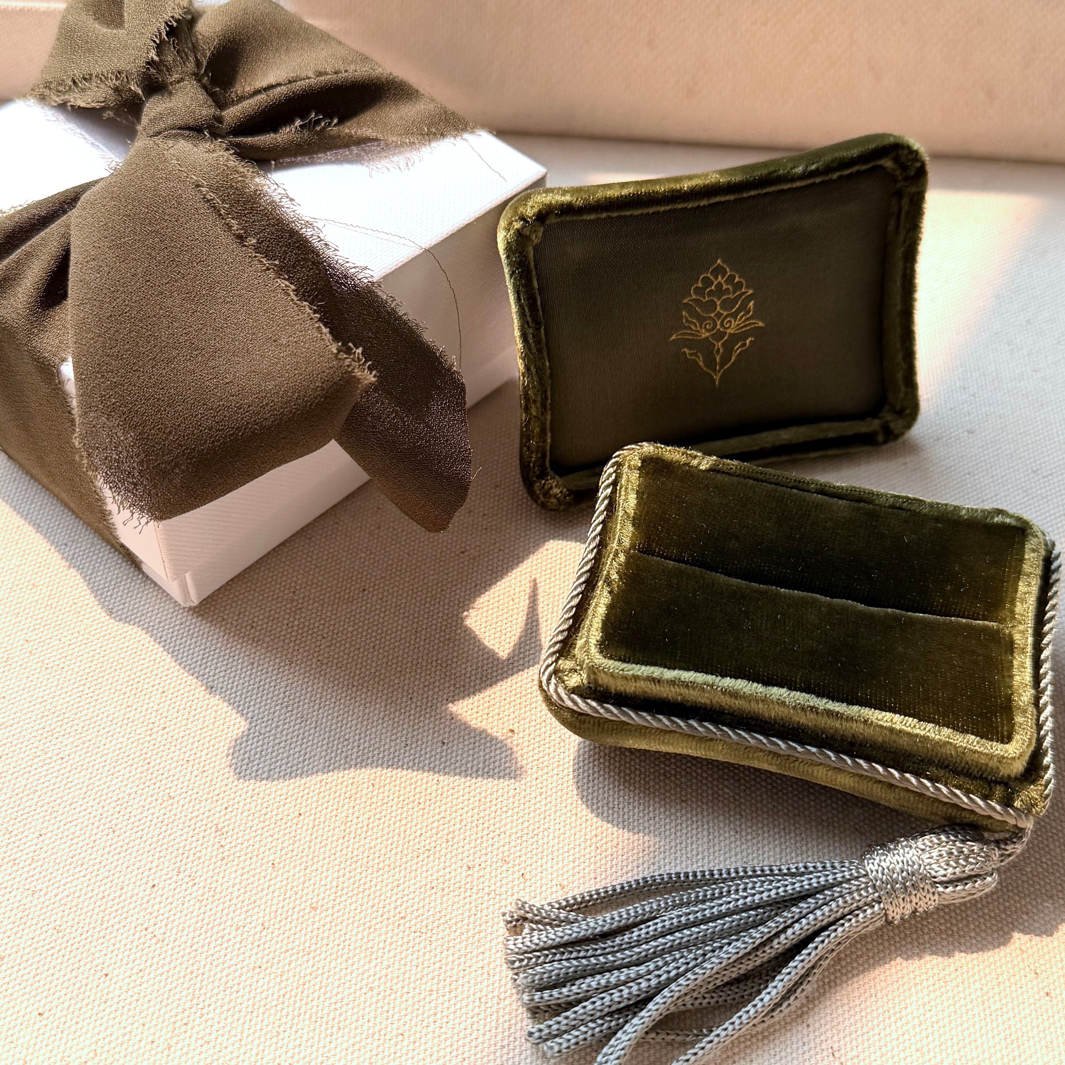 Velvet Ring Pochette