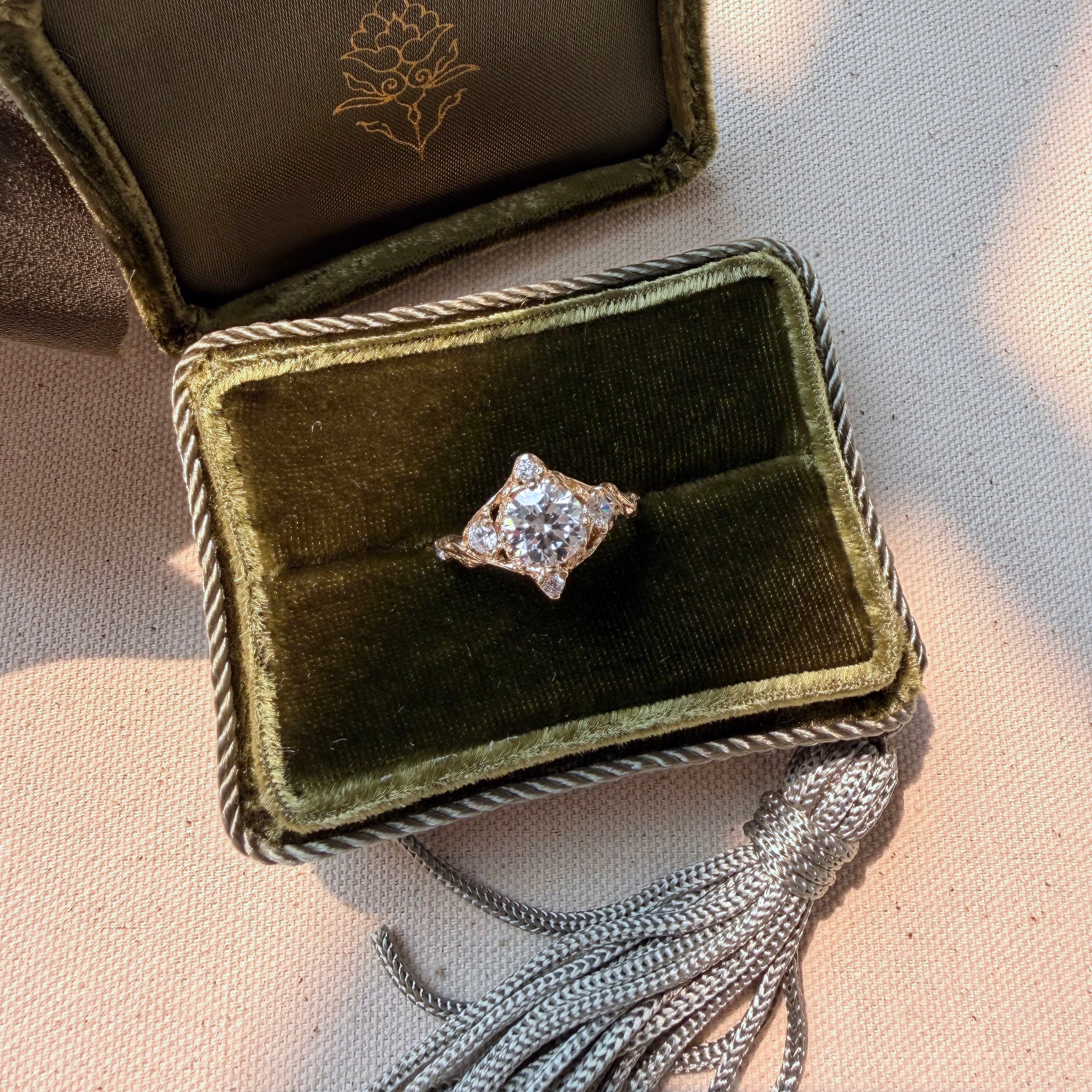 Velvet Ring Pochette