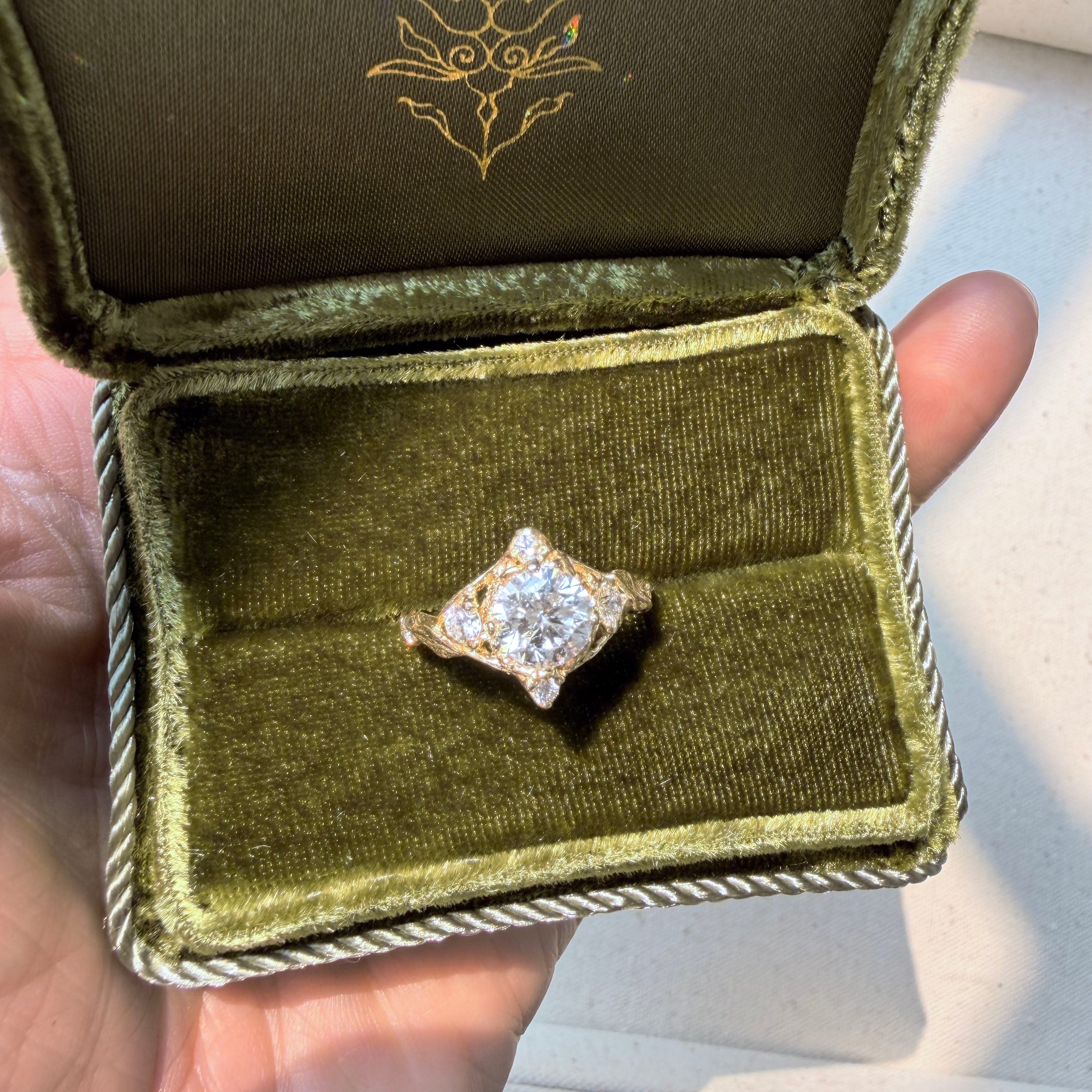 Velvet Ring Pochette